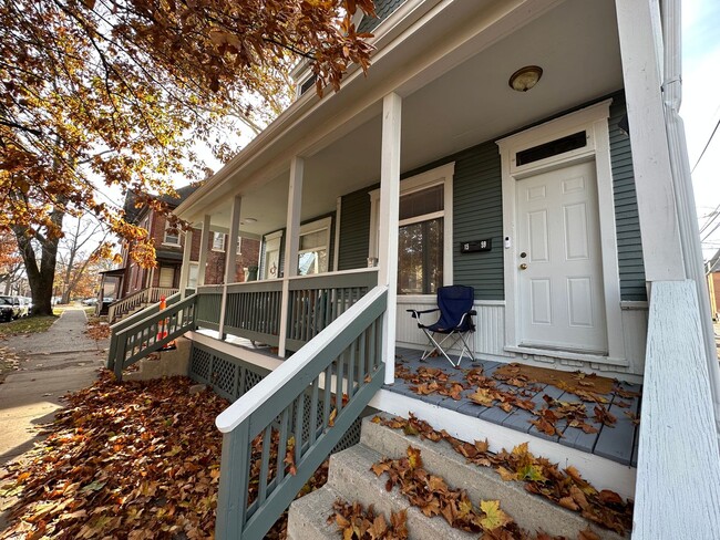 Building Photo - Highland 1557-1559 1557HSLLC