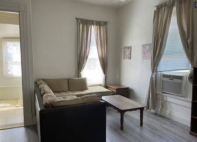 Foto del edificio - 701 W Poplar St