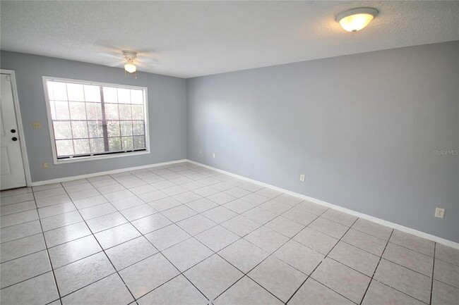 Building Photo - 3283 Oak Lake Pl