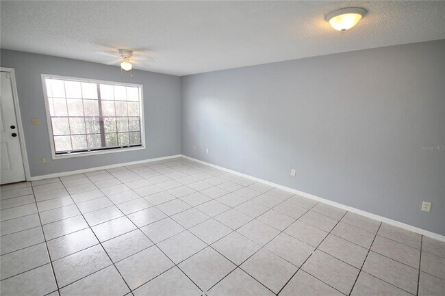 Foto del edificio - 3283 Oak Lake Pl