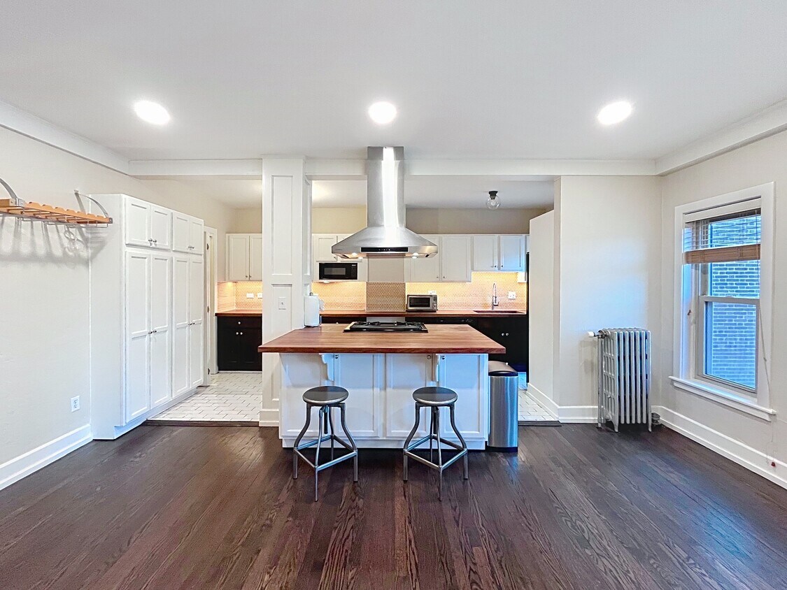 Foto principal - 2330 Euclid Heights Blvd