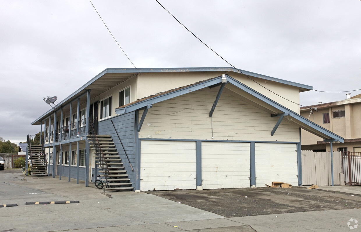 Primary Photo - 6377 Baine Ave