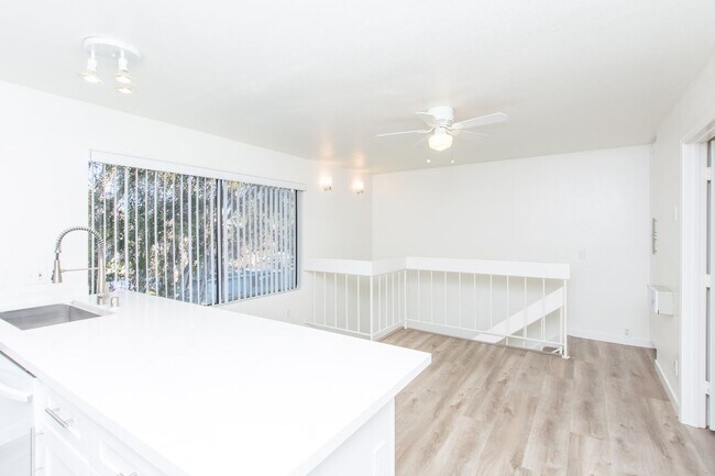 Foto del edificio - On Sail Bay in Pacific Beach! Updated 2 Be...