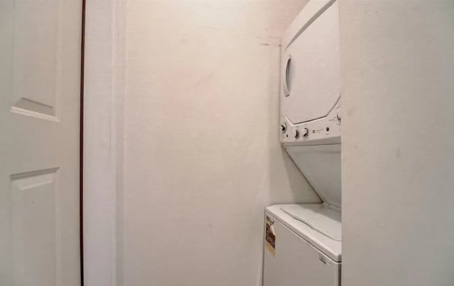 Building Photo - 947 N Ormewood Park Dr SE