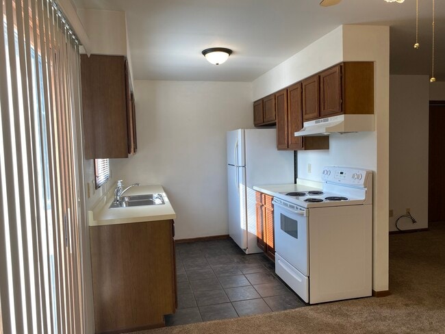 kitchen - 836 Bridgewater Ave