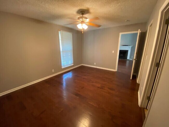 Building Photo - Wonderful 3 Bedroom in Mt Juliet!