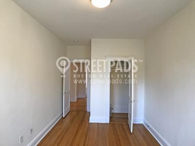 Building Photo - 3 bedroom in Boston MA 02135