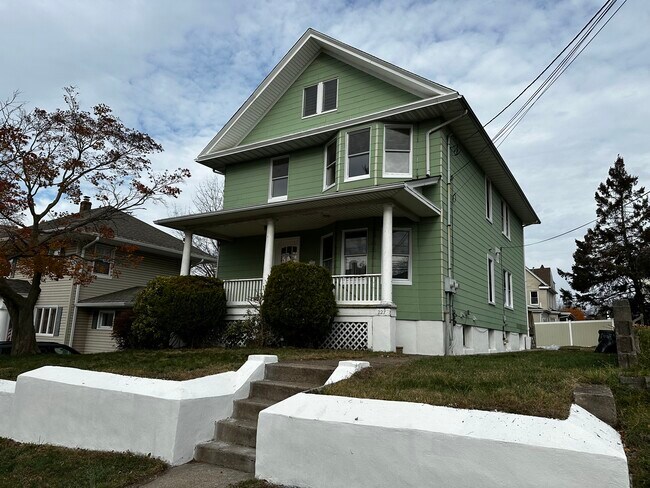 Building Photo - 227 Hamilton Ave