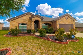 Building Photo - 2033 Catkins Ln