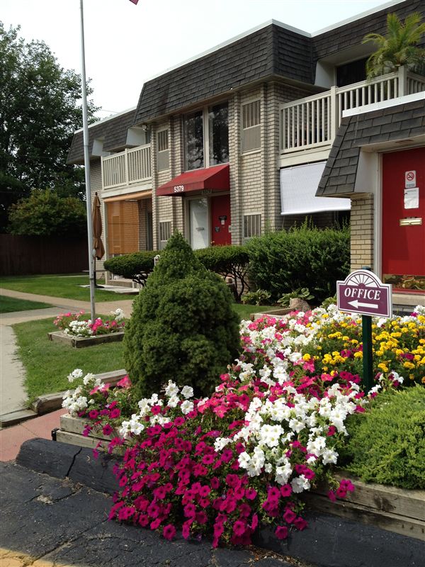 Primary Photo - 5379 Highland Rd