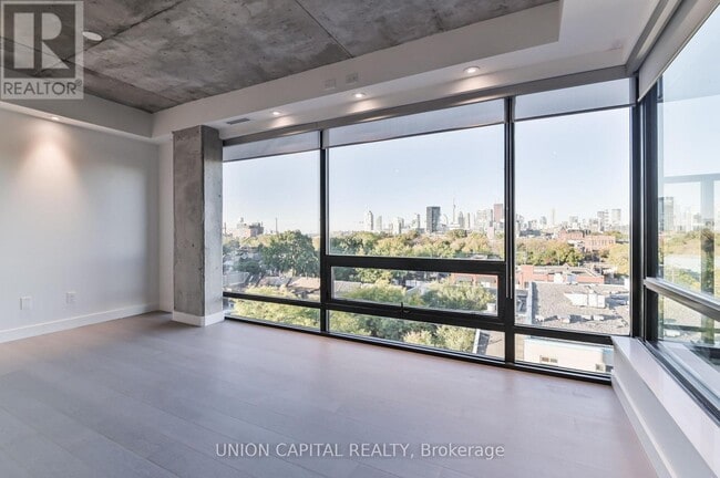 Photo du bâtiment - 246 Logan Ave