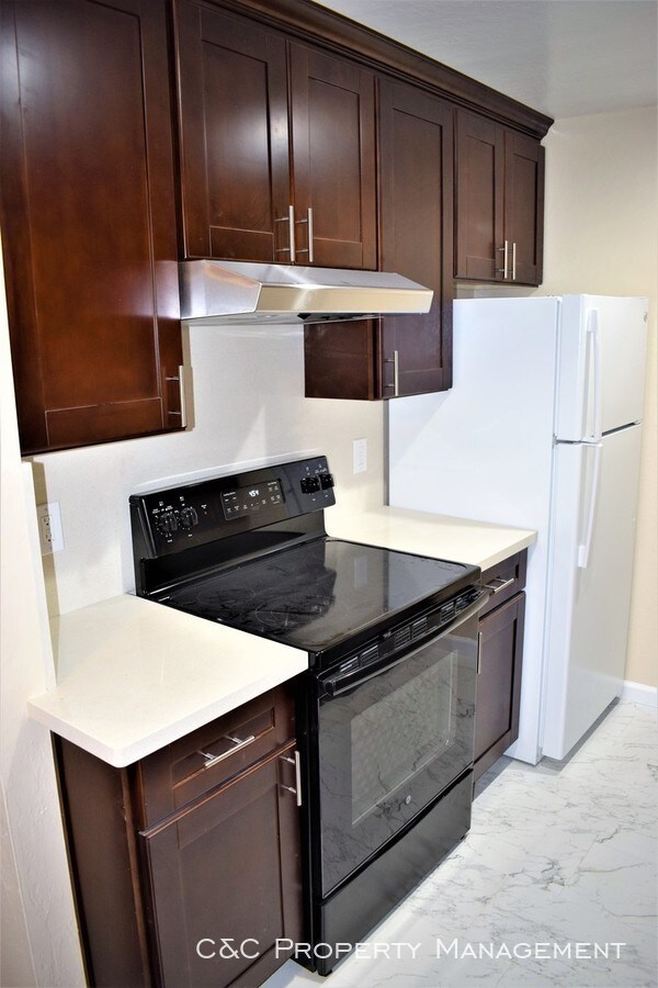 Building Photo - 203 Superior Dr