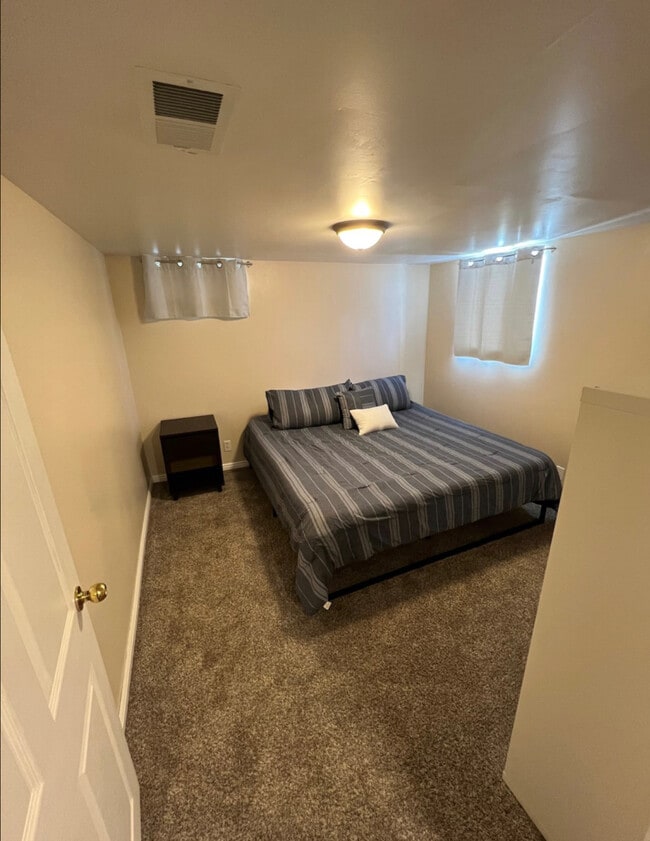 Building Photo - 2534 E Simpson Ave