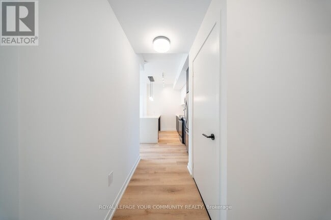 Building Photo - 5 York Garden Wy