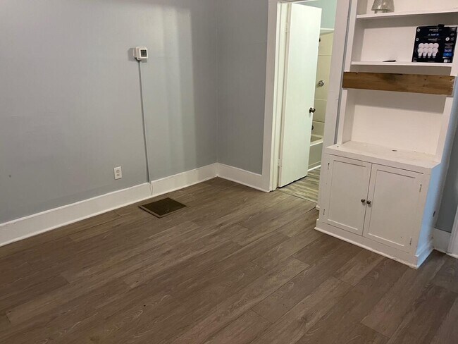 Building Photo - 904 Tates Creek Rd