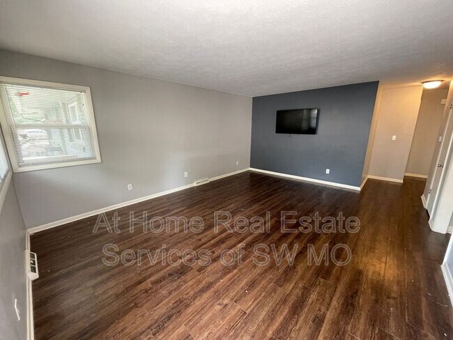 Foto del edificio - 1341 E Elm St