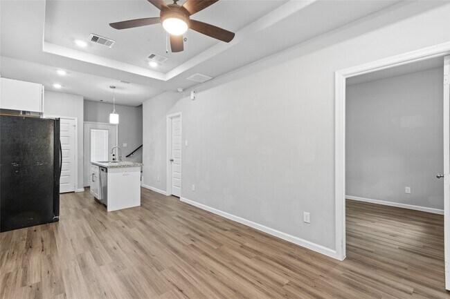 Building Photo - 8161 Tate St