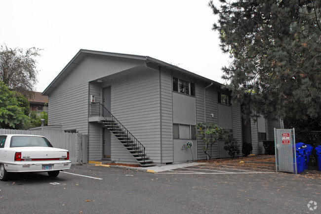 Building Photo - Royal Gardens Apartments