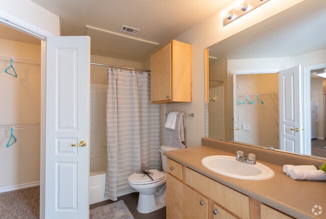 1BR 1BA - 654 SF - Dakota Arms