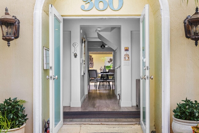 Building Photo - 360 NE Wavecrest Way