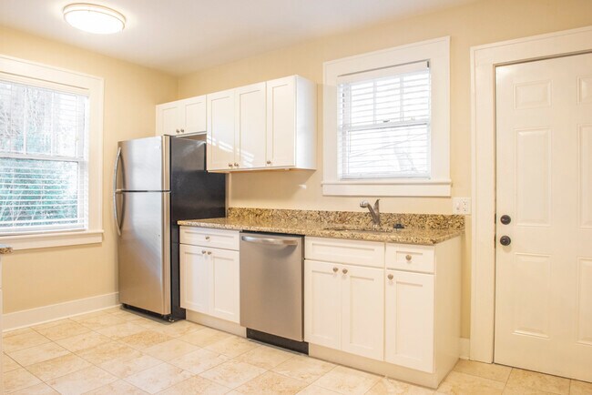 Foto del edificio - Renovated 1 bedroom apartment