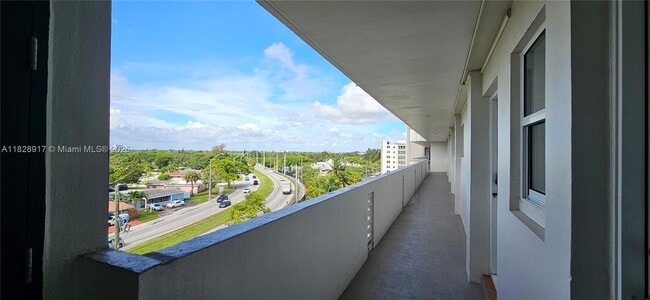 Building Photo - 1175 NE Miami Gardens Dr