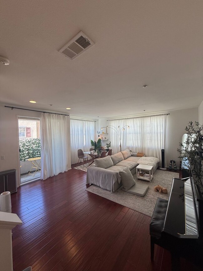 Building Photo - One Of A Kind Town Home in Serra Mesa