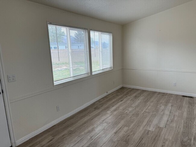 Foto del edificio - Cute double wide in Pleasant Valley