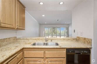Building Photo - 7102 Apricot Dr
