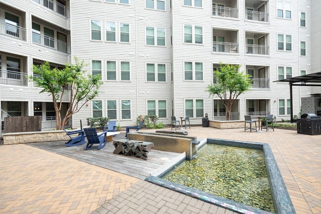 Building Photo - District at Memorial