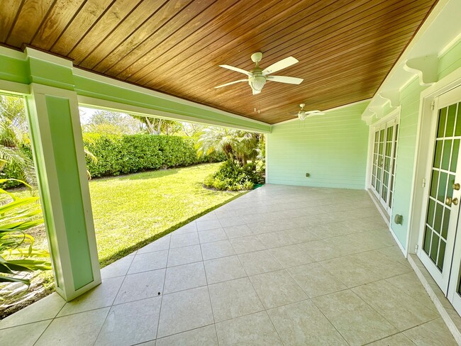 Foto del edificio - **4 BED / 3 BATH ** SINGLE FAMILY ** NO HOA ** CENTRAL NAPLES ** ANNUAL **
