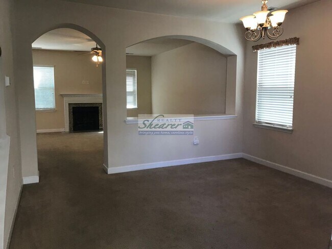 Foto del edificio - Canterfield in Harrisburg - Great 4 Bed, 2...