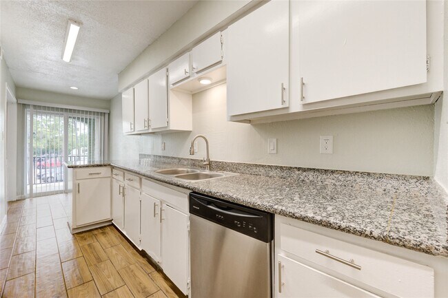 Foto del edificio - 6200 W Tidwell Rd