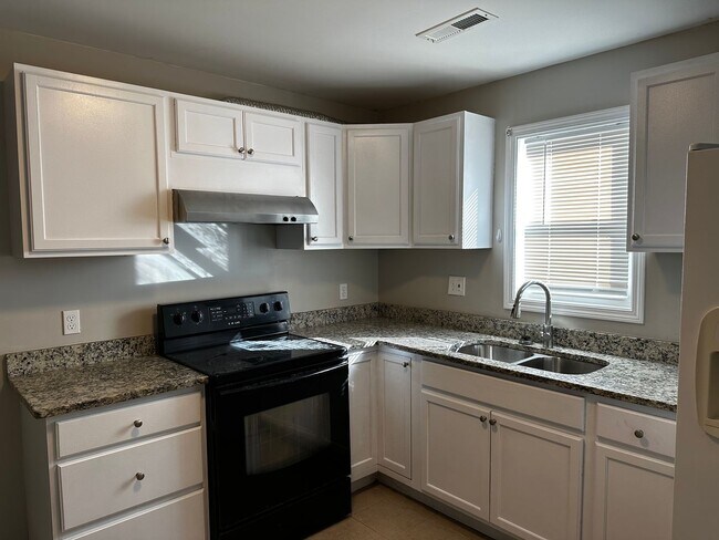 Foto del edificio - Exclusively Offered by Muse Realty, LLC