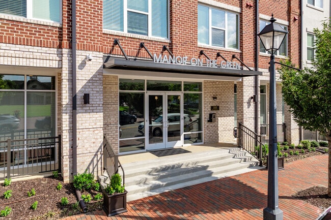 Entrance - Manor on the Green