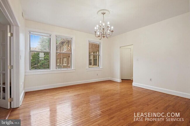 Foto del edificio - 1725 Lanier Pl NW