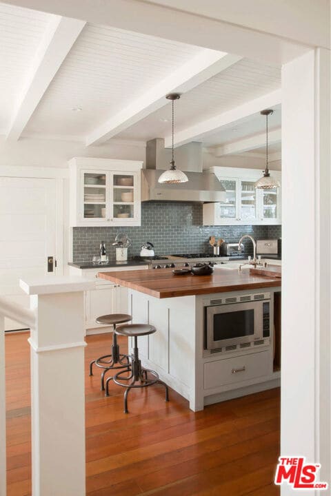 Building Photo - 147 Fraser Ave