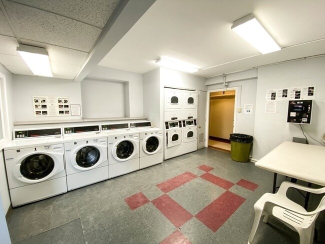 Building Photo - 1454 Beacon St