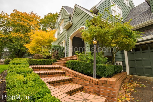Building Photo - 3017 SE Claybourne St