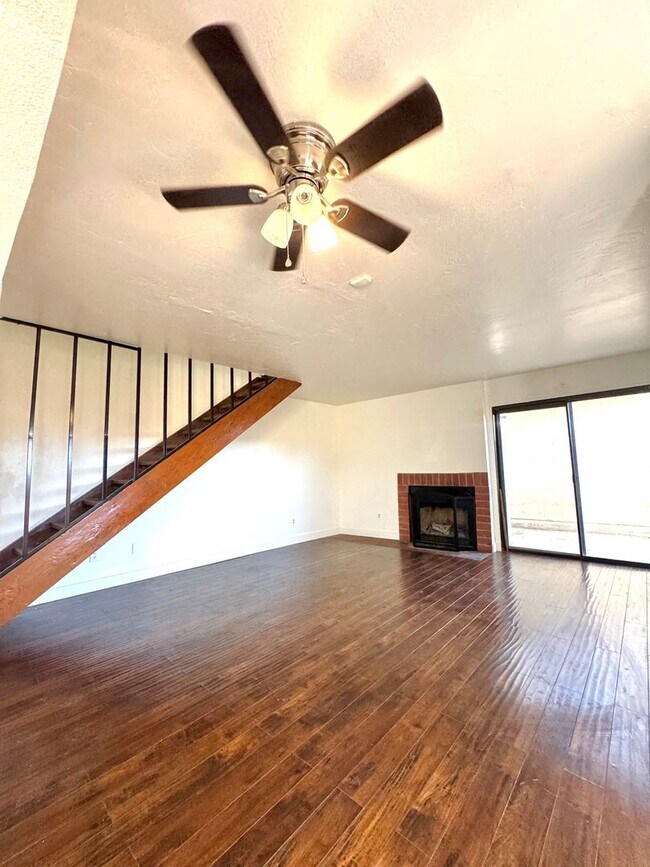 Foto del edificio - Beautiful Condo For Rent