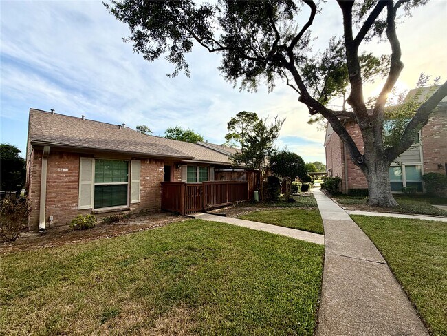 Foto del edificio - 8801 Hammerly Blvd