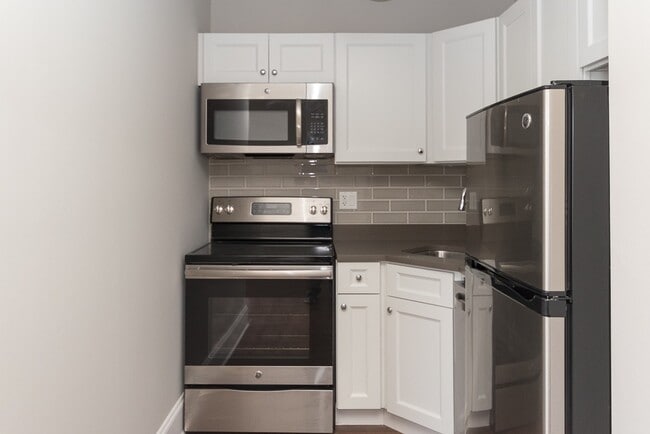 Building Photo - 817 W Lakeside Pl