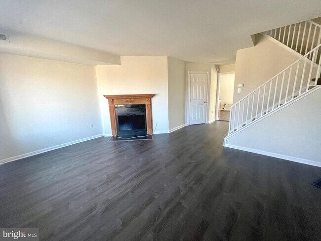 Foto del edificio - 3159 Spring House Ln
