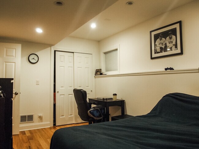 Foto del edificio - 1253 W Newport Ave