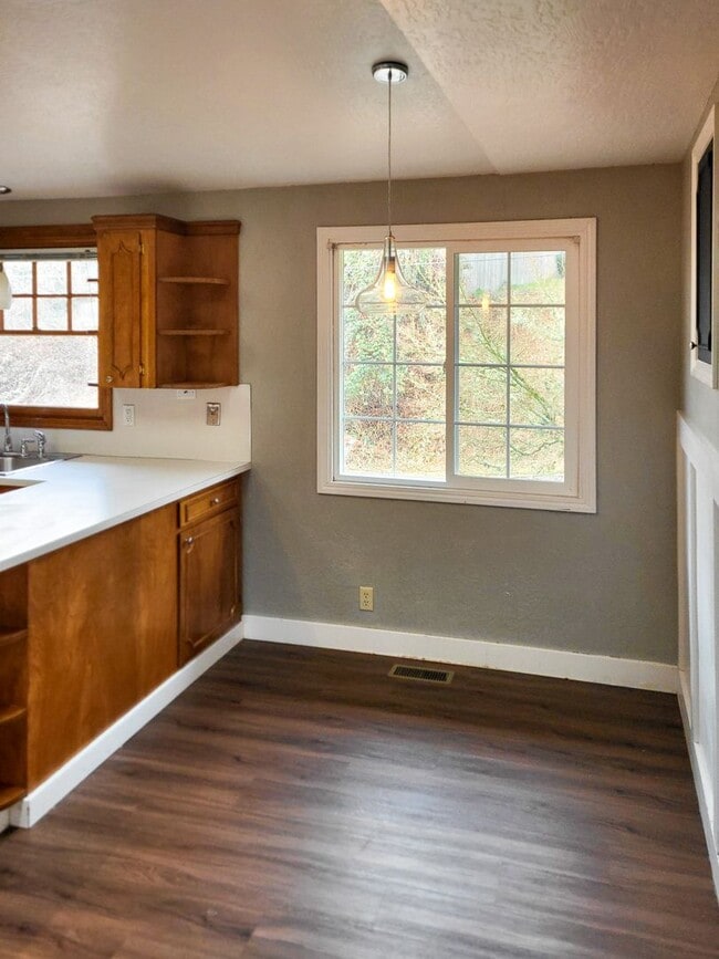 Foto del edificio - 970 Cascade Dr NW