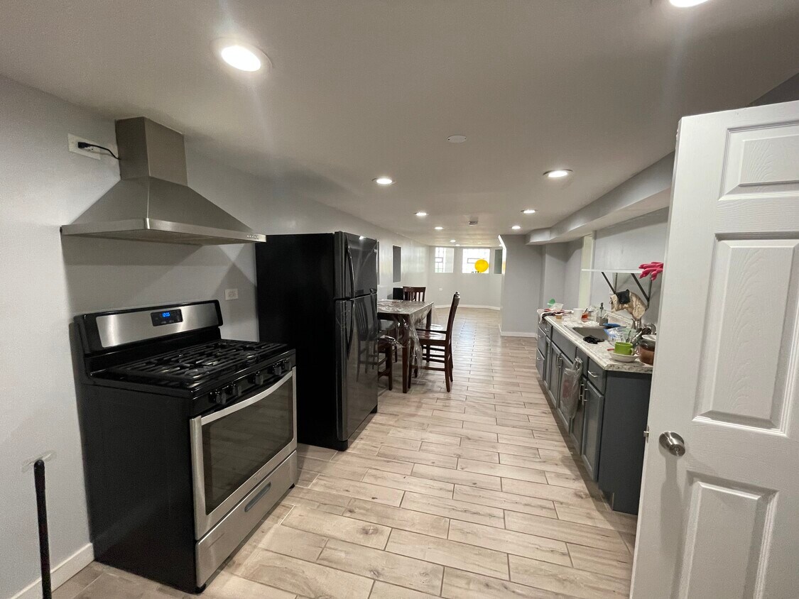Kitchen - 2254 S Albany Ave