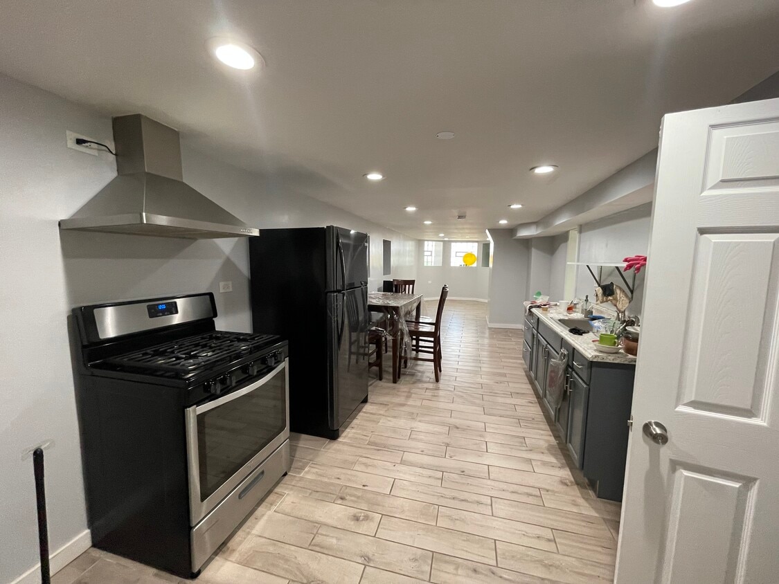 Kitchen - 2254 S Albany Ave