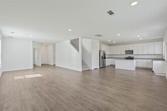 Building Photo - 229 Seven Pnes Dr
