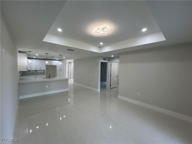 Building Photo - 405-407 Chalet Ave S