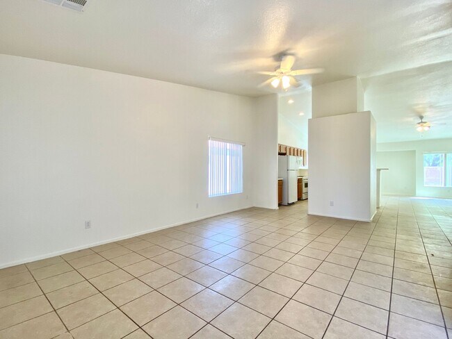 Building Photo - Spacious one-story single-family house